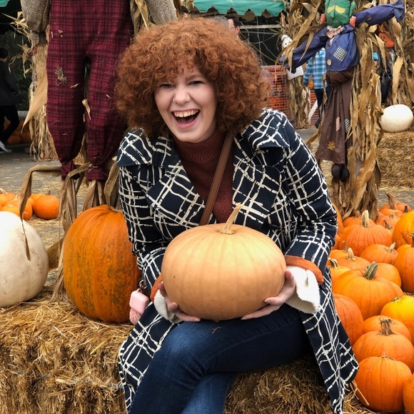 Meet your Posher, Allison Claire - Picture 2 of 8